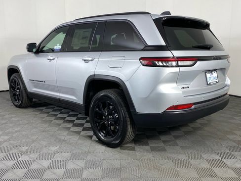 New 2026 Jeep Grand Cherokee Altitude AWD/4WD image 17