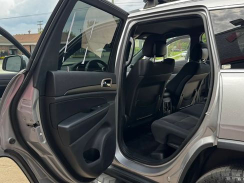 Used 2016 Jeep Grand Cherokee Laredo w/ Quick Order Package 23E AWD/4WD image 18