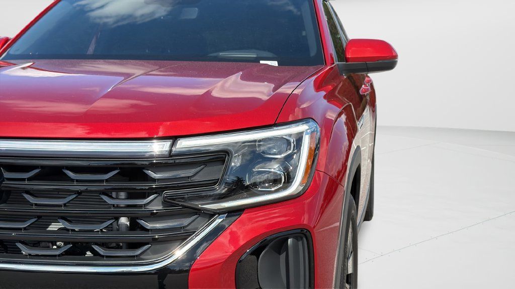 Certified 2025 Volkswagen Atlas Cross Sport SEL AWD/4WD image 10