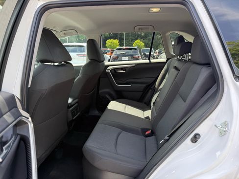 Used 2025 Toyota RAV4 XLE AWD/4WD image 25