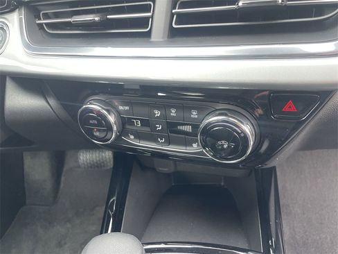 Used 2025 Chevrolet Trax LT w/ Driver Confidence Package image 26