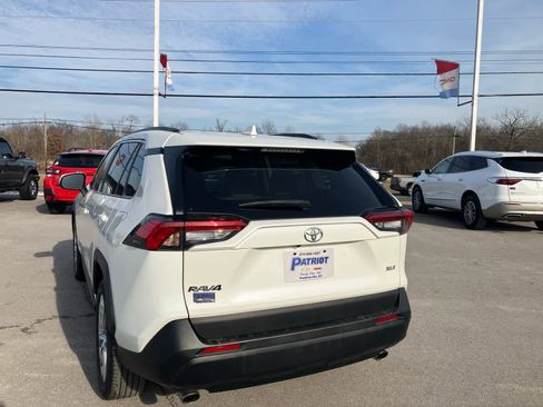 Used 2021 Toyota RAV4 XLE Premium image 6