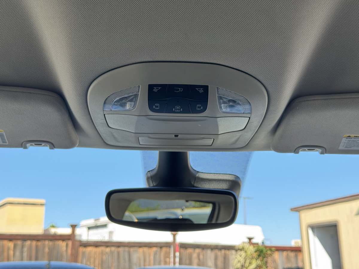 Used 2023 Chrysler Pacifica Touring-L FWD image 24