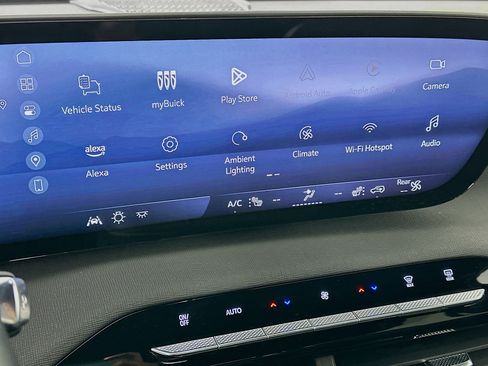 Used 2025 Buick Enclave Preferred image 21