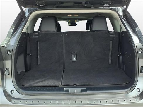 Used 2024 Toyota Highlander XLE image 10