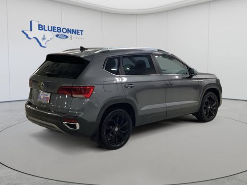 Used 2022 Volkswagen Taos SE FWD image 5