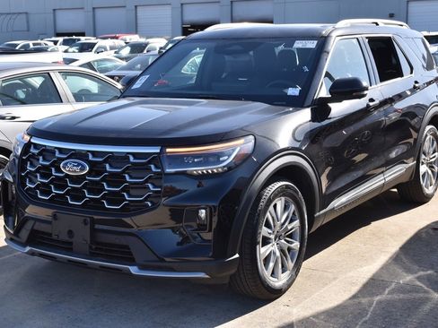 Certified 2025 Ford Explorer Platinum image 2