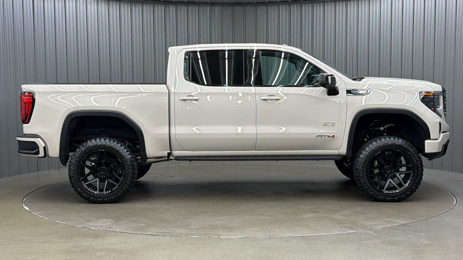 Used 2026 GMC Sierra 1500 AT4 w/ AT4 Premium Package AWD/4WD image 6