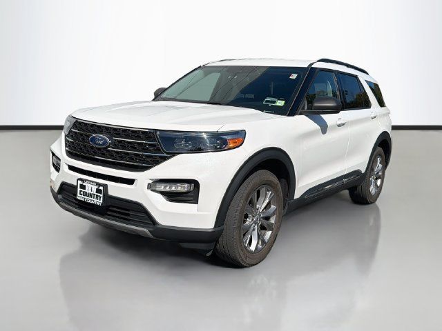 Used 2022 Ford Explorer XLT w/ Equipment Group 202A AWD/4WD image 3