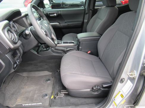 Used 2019 Toyota Tacoma TRD Sport RWD image 16