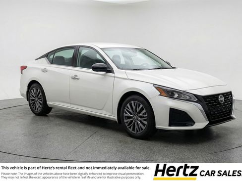 Used 2025 Nissan Altima 2.5 SV image 1