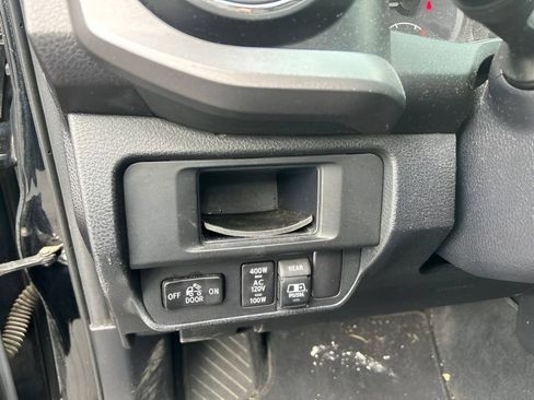 Used 2017 Toyota Tacoma TRD Off-Road w/ Tow Package (A/T) AWD/4WD image 18