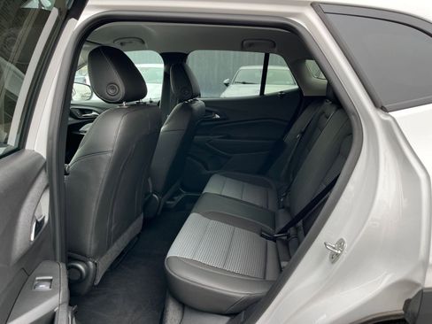 Used 2025 Chevrolet Trax LT image 25