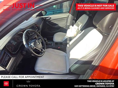 Used 2020 Volkswagen Jetta R-Line w/ R-Line Cold Weather Package FWD image 9