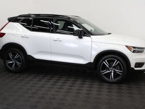 Used 2019 Volvo XC40 T4 R-Design FWD image 4