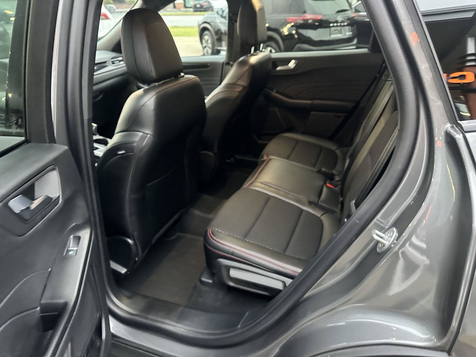 Used 2025 Ford Escape ST-Line w/ Cold Weather Package AWD/4WD image 15