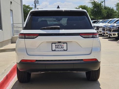 New 2026 Jeep Grand Cherokee Altitude RWD image 4