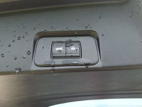 Used 2025 Nissan Rogue SV FWD image 12