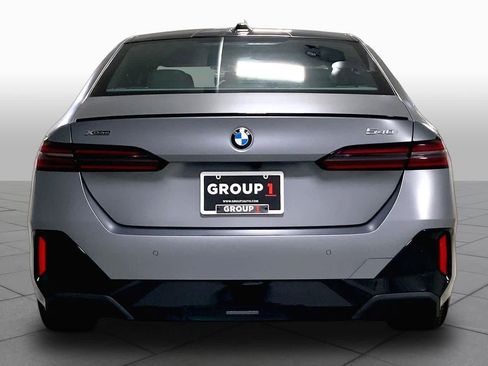 Certified 2024 BMW 540i xDrive w/ Premium Package AWD/4WD image 4