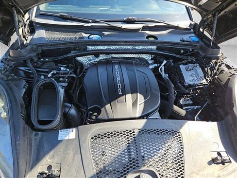 Used 2019 Porsche Macan AWD/4WD image 25