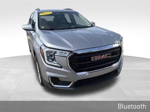 Used 2023 GMC Terrain SLE w/ Driver Convenience Package FWD image 3