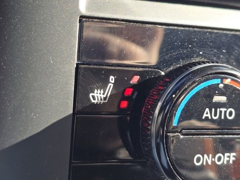 Used 2023 Nissan Rogue SV w/ SV Premium B Package image 6