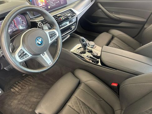 Used 2023 BMW 530e w/ Executive Package RWD image 4