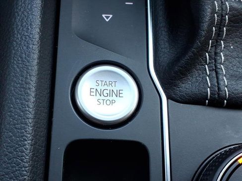 Used 2021 Volkswagen Atlas Cross Sport SE image 25