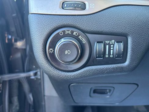 Used 2015 Jeep Cherokee Limited FWD image 21