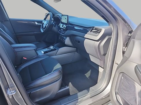 Certified 2025 Ford Escape ST-Line AWD/4WD image 6