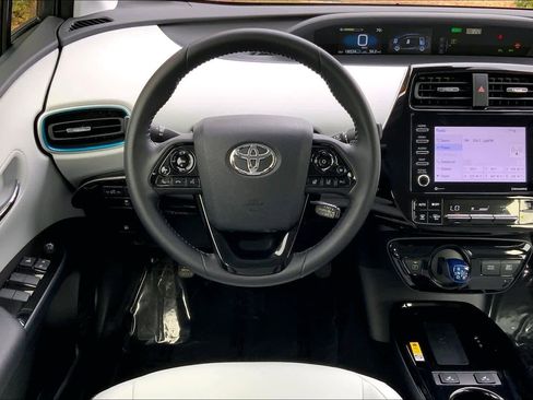 Certified 2022 Toyota Prius XLE image 6