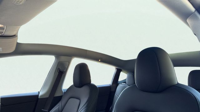 Used 2024 Tesla Model Y Long Range RWD image 16