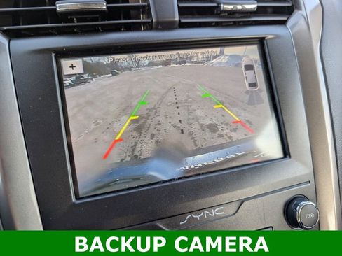 Used 2019 Ford Fusion SE image 3