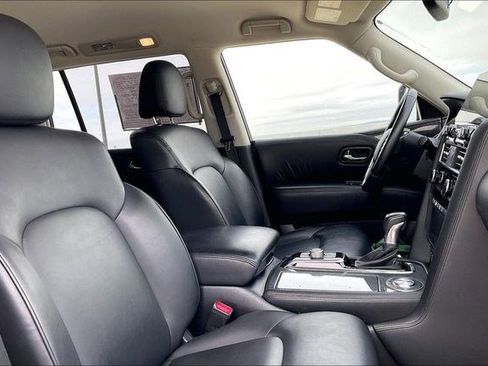 Used 2023 Nissan Armada SV image 7