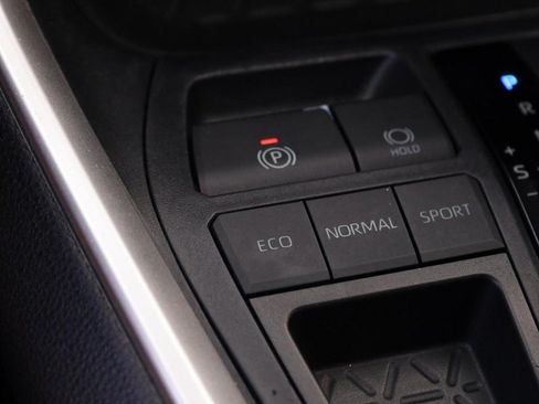 Used 2020 Toyota RAV4 XLE Premium FWD image 20
