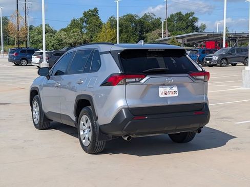 Used 2021 Toyota RAV4 LE FWD image 4