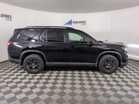 Certified 2025 Honda Pilot TrailSport image 10