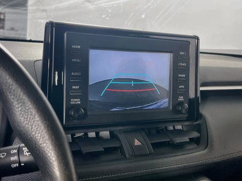 Used 2021 Toyota RAV4 LE FWD image 13