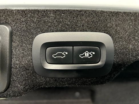 Used 2018 Volvo S90 T5 Momentum w/ Convenience Package image 33