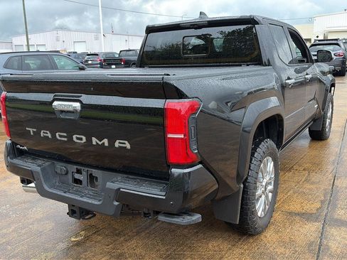Used 2025 Toyota Tacoma Limited AWD/4WD image 2