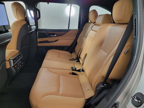 New 2025 Lexus LX 600 4WD w/ Luxury Package image 17