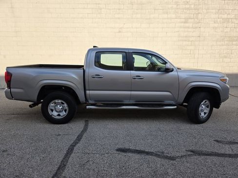 Used 2018 Toyota Tacoma SR image 6