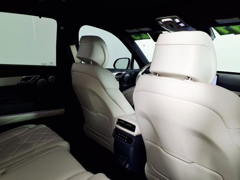 Certified 2025 Genesis GV80 3.5T Prestige image 11