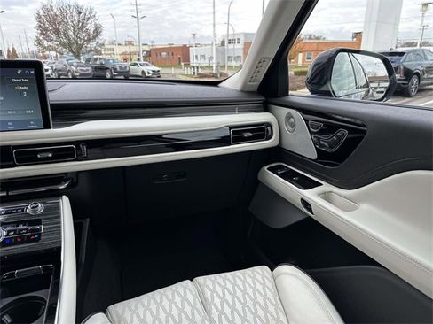 Used 2023 Lincoln Aviator Black Label w/ Jet Package image 67