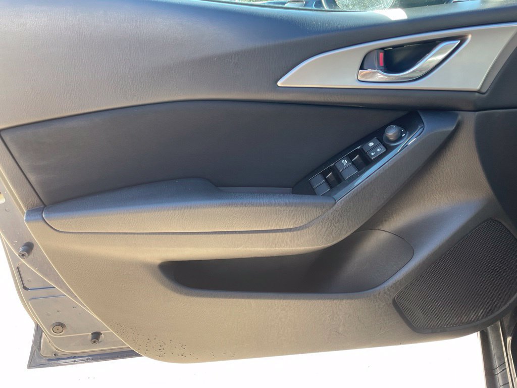 Used 2018 MAZDA MAZDA3 Sport w/ Preferred Equipment Package FWD image 16