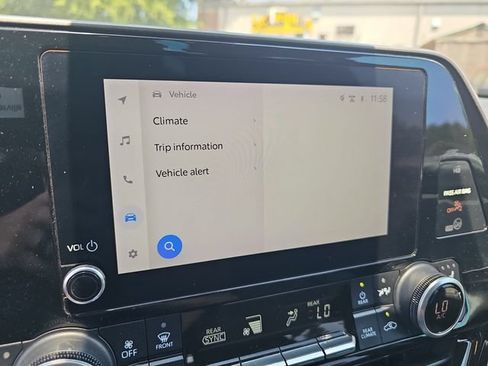 Used 2023 Toyota Highlander XLE FWD image 27