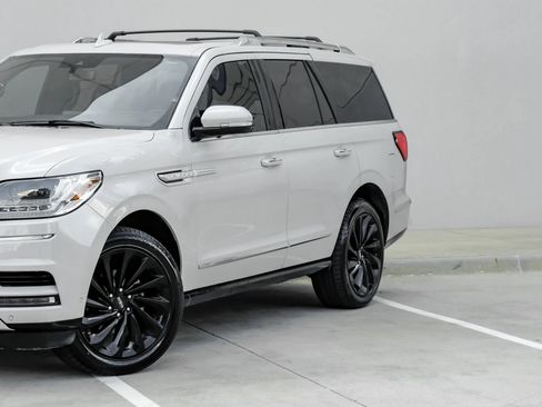 Used 2021 Lincoln Navigator Reserve AWD/4WD image 9