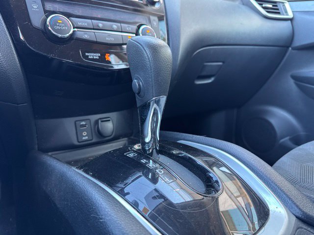 Used 2016 Nissan Rogue SV w/ SV Premium Package AWD/4WD image 15