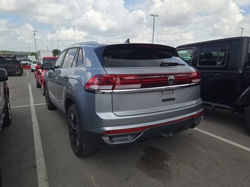 Used 2024 Volkswagen Atlas Cross Sport SE w/ Panoramic Sunroof Package AWD/4WD image 2