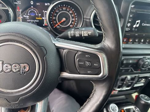 Used 2020 Jeep Wrangler Unlimited Sahara image 13